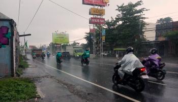 
BMKG:
Waspadai Cuaca Ekstrem dan Potensi Dampak Hujan di Kota Besar

