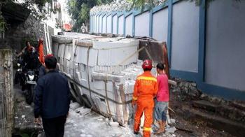 Tanjakan Jalan Sagu Jagakarsa Rawan 