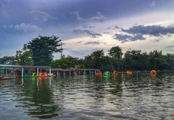 Situ Pengasinan: Destinasi Wisata Lokal Murah Meriah